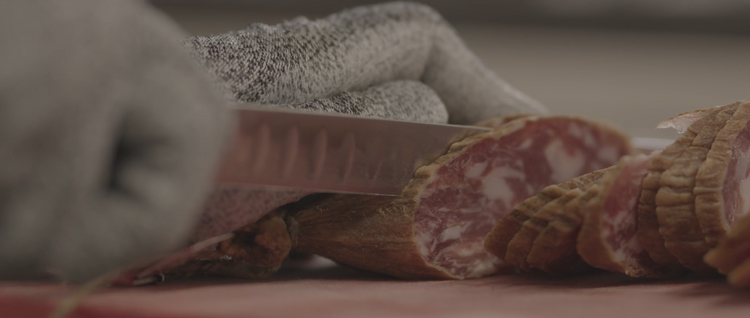 Cooking with Confidence: The Role of Safety Gloves in the Kitchen