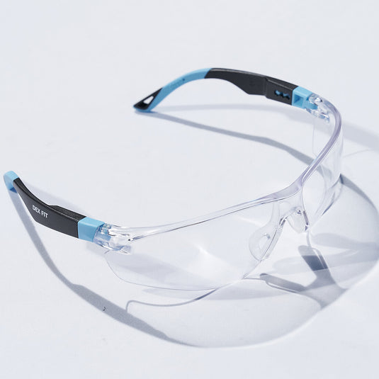 The tips of the temple of the Safety Glasses SG210 has a soft-grip double injected rubber to keep the glasses in place.