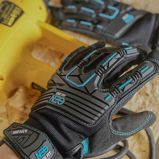 A closer look of the Mechanic Impact Resistant Gloves MG310 in Black and its neoprene layer covered knuckles which gives protection from light impacts and abrasion while still allowing flexibility.