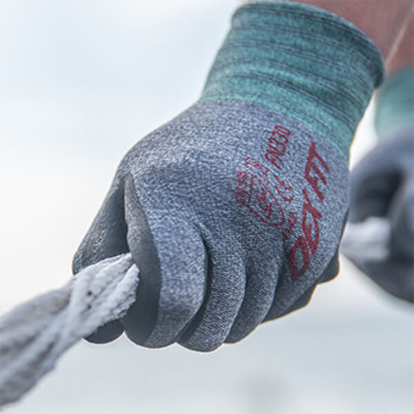 The Nitrile-Coated Work Gloves FN330 worn while grabbing a rope which showcases its excellent grip on any surface.