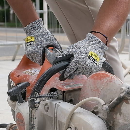 Using the Level 5 Cut Resistant Gloves Cru553 in Red while utilizing sharp tools without any worry because of its additional Level 4 abrasion resistance and level 4 puncture resistance.