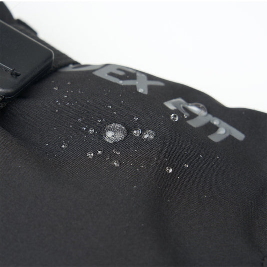 The Black Thermal Winter Gloves WG201 by DEXFIT MUVEEN demonstrating its water resistance and easy to clean feature.