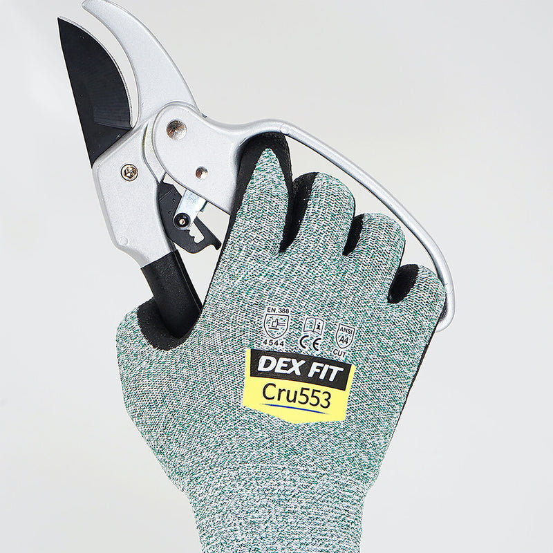 Load image into Gallery viewer, Using the Level 5 Cut Resistant Gloves Cru553 in Green while holding pruning shears without worry and difficulties because of its ultimate protection and comfort.
